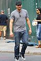 jake gyllenhaals abs are visible through his shirt 07