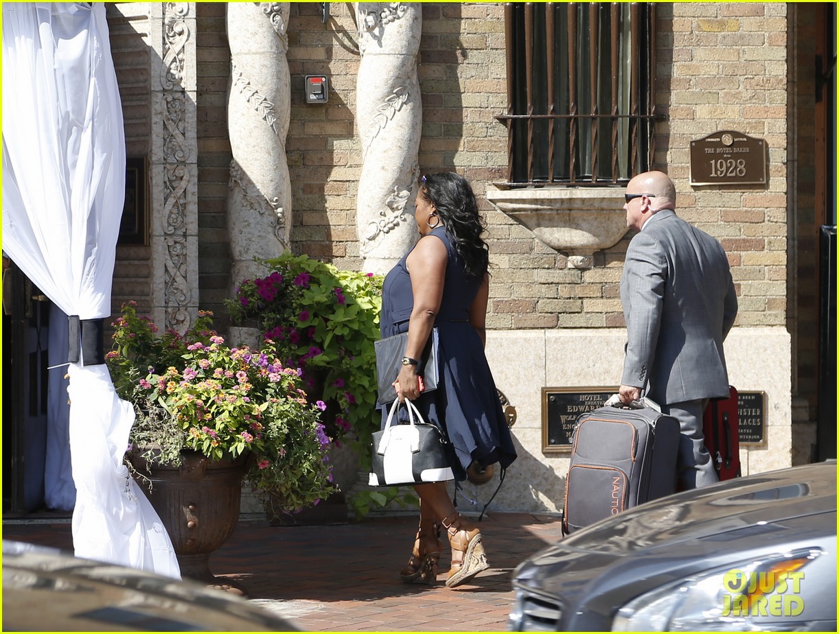 jenny mccarthys wedding dress revealed in wedding pics 06