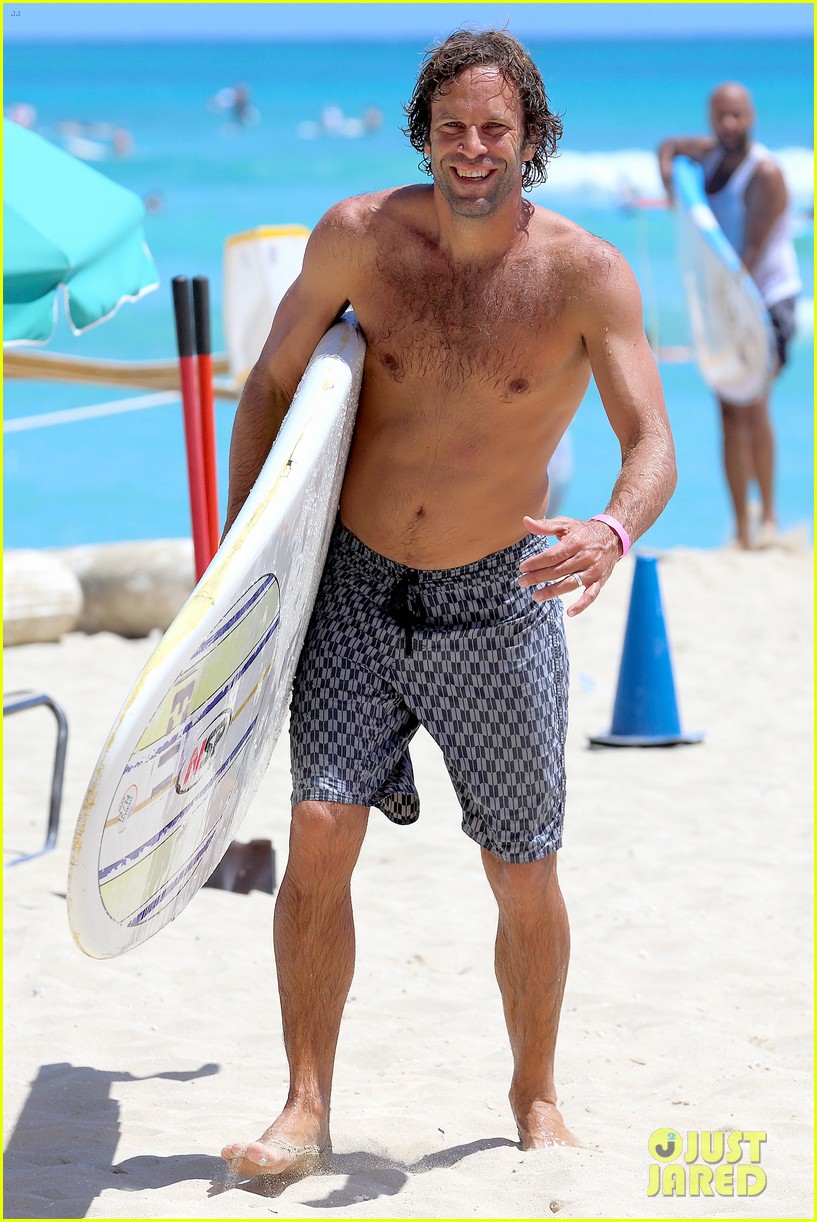jack johnson shows off hot body shirtless surf session 013169391