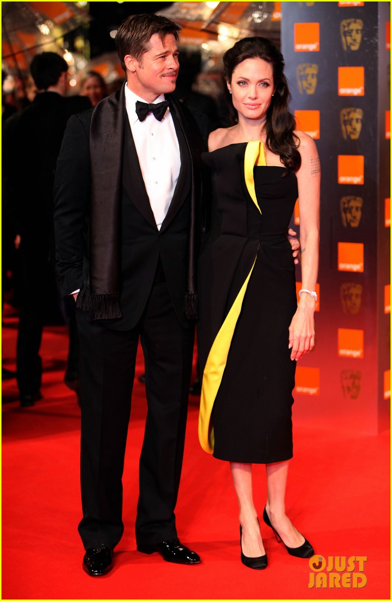 Angelina Jolie \u0026 Brad Pitt Are Married, Wed in France!: Photo 3185396 | Angelina  Jolie, Brad Pitt, Wedding Photos | Just Jared: Entertainment News, image size:797x1222