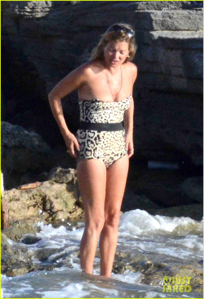 kate moss shows off body animal print bathing suit 093178066