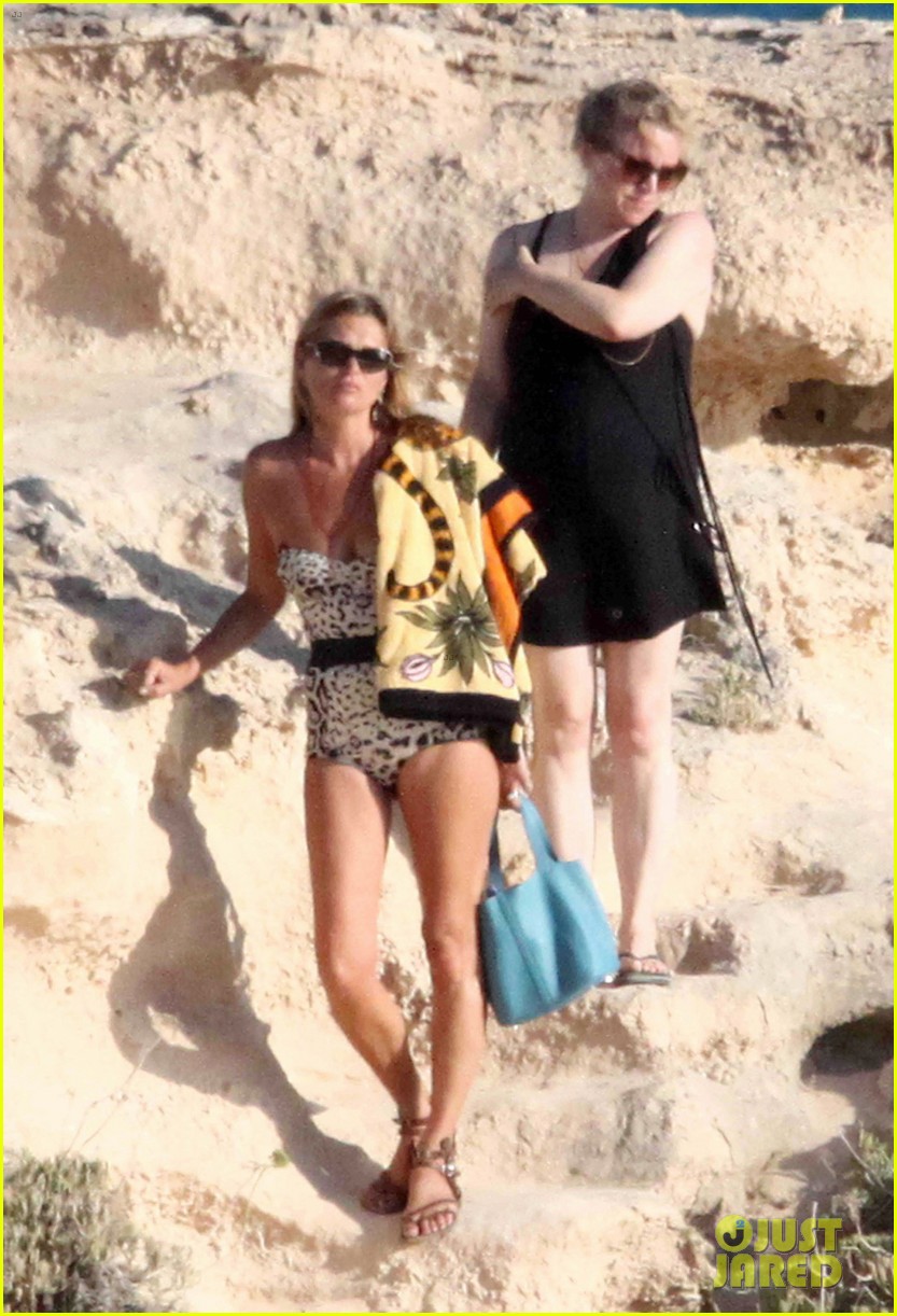 kate moss shows off body animal print bathing suit 103178067