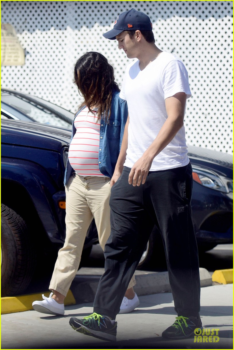 mila kunis looks ready to pop as due date approaches 163181585
