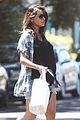 mila kunis shows off her baby bump in short shorts 02