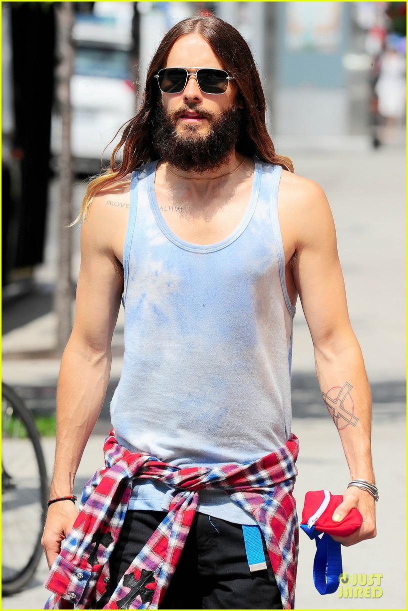 jared leto brings back 90s fashion trends 02