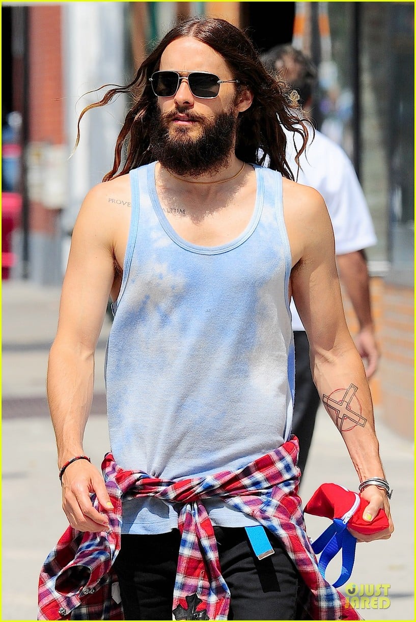 jared leto brings back 90s fashion trends 103179338