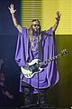 jared leto crowns himself king at 30 seconds to mars concert 03