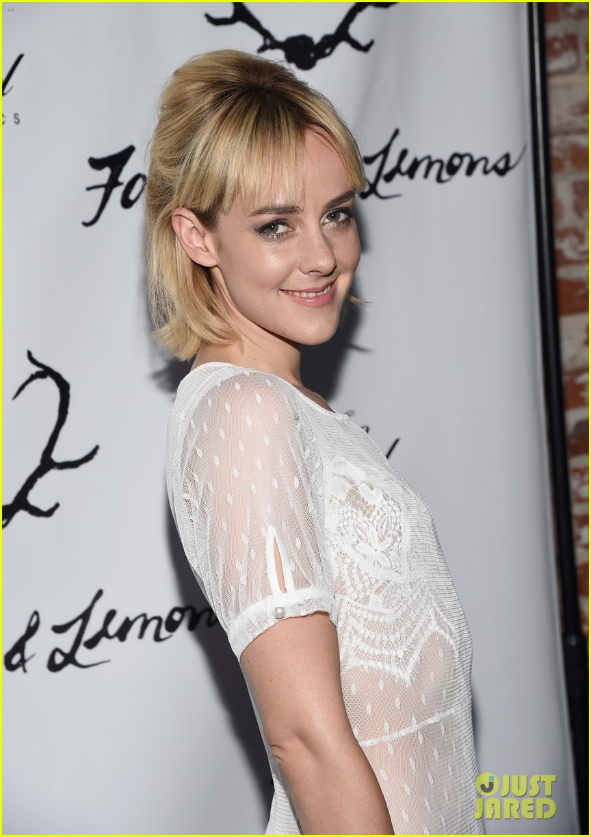 jena malone strips down to sexy lingerie for the shoe performance 14