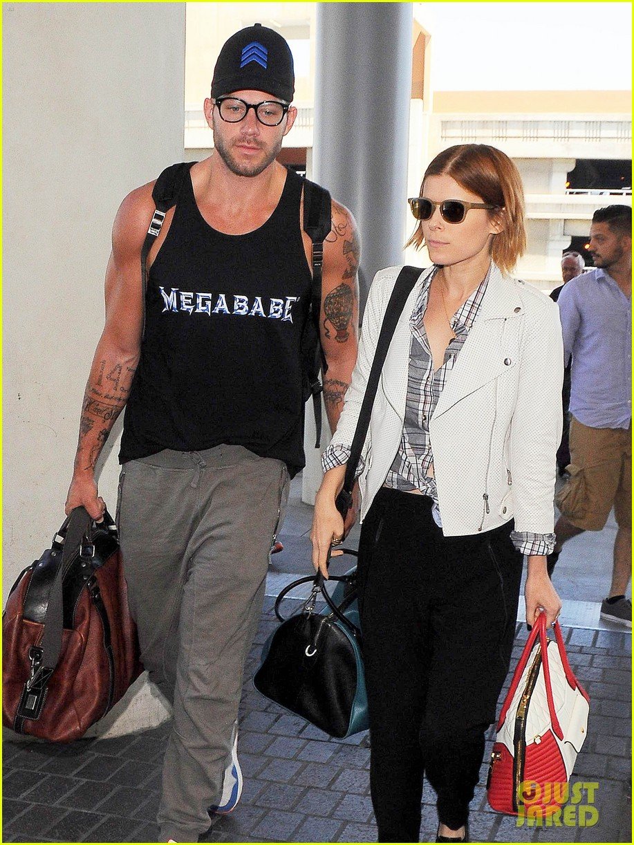 kate mara robin wright fly out of los angeles 10