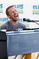 chris martin jokes about commenting on ariana grande videos 03