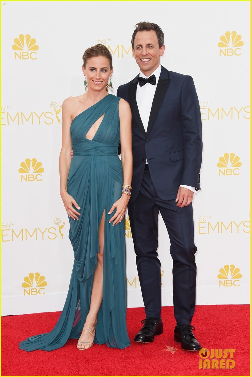 seth meyers hits red carpet before hosting duties emmys 2014 053183222