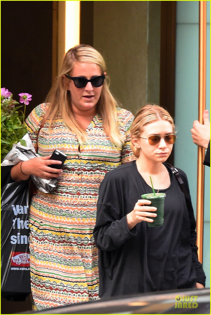 ashley olsen co star reflects on working with them 043177328