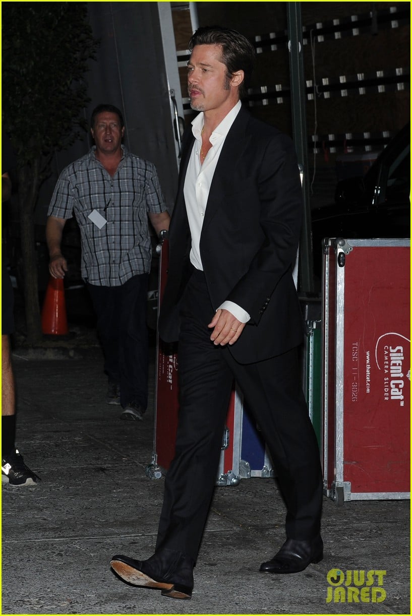 brad pitt suits up shows off wedding ring 013186891