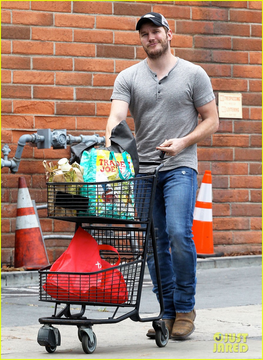 chris pratt steps out after guardians of the galaxys amazing box office weekend 14