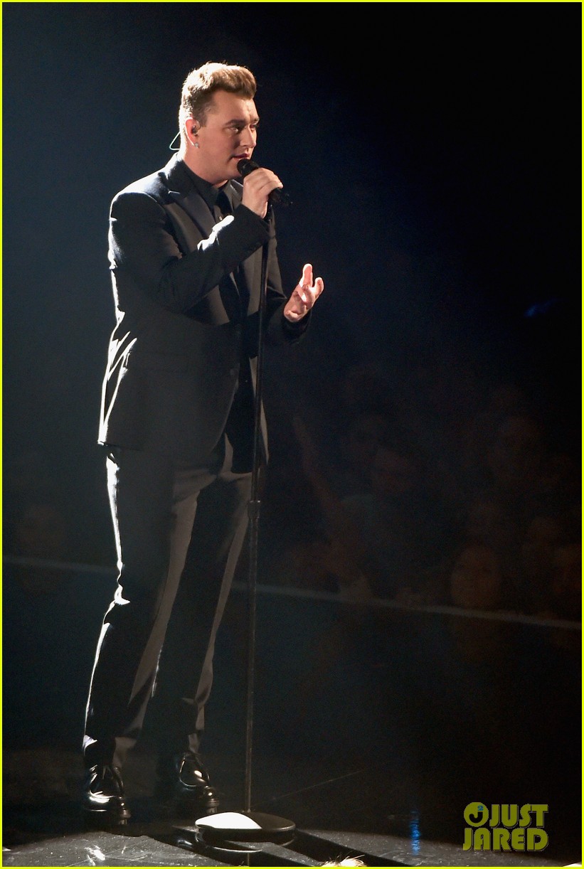 sam smith belts out stay with me at mtv vmas 2014 02
