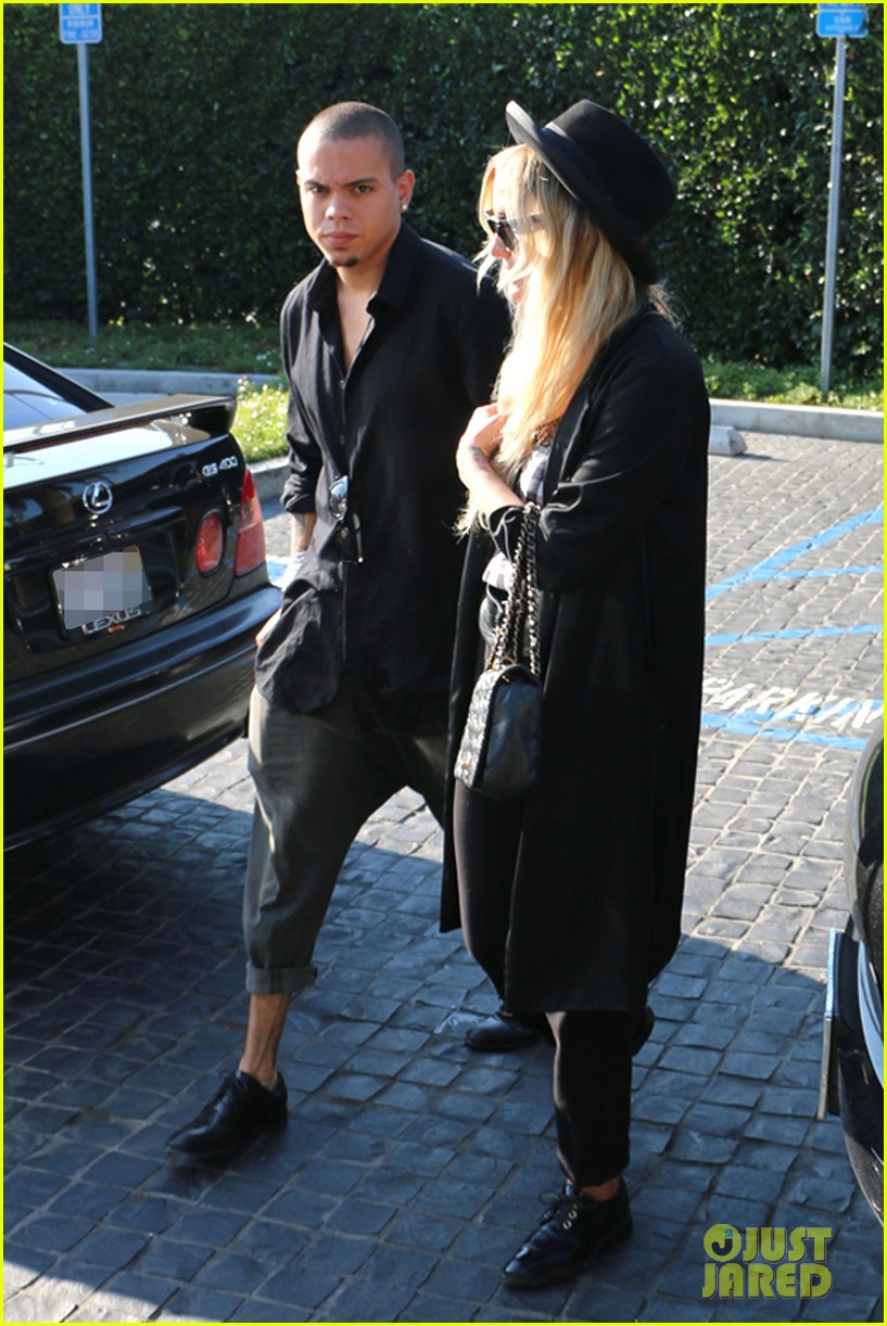 ashlee simpson evan ross hold hands for cecconis dinner date 073172763