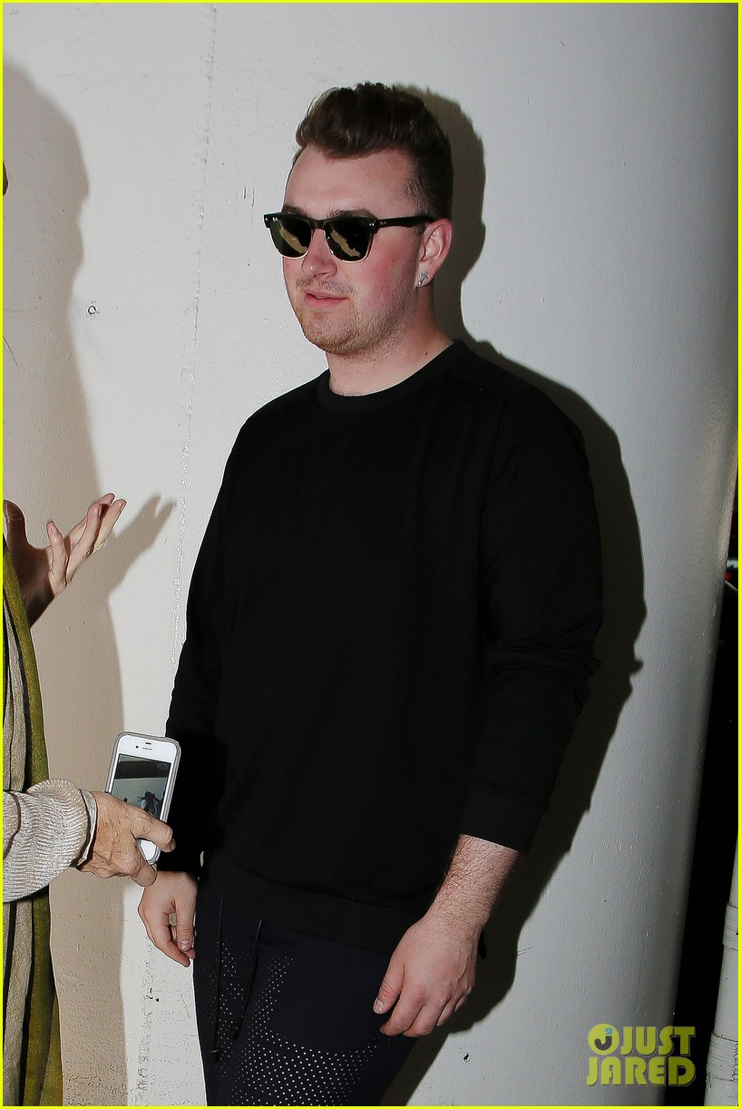 sam smith lands in los angeles for vmas performance 023180895