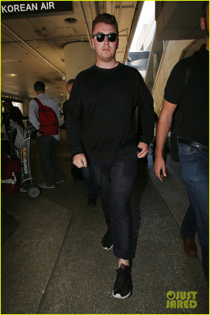 sam smith lands in los angeles for vmas performance 133180906