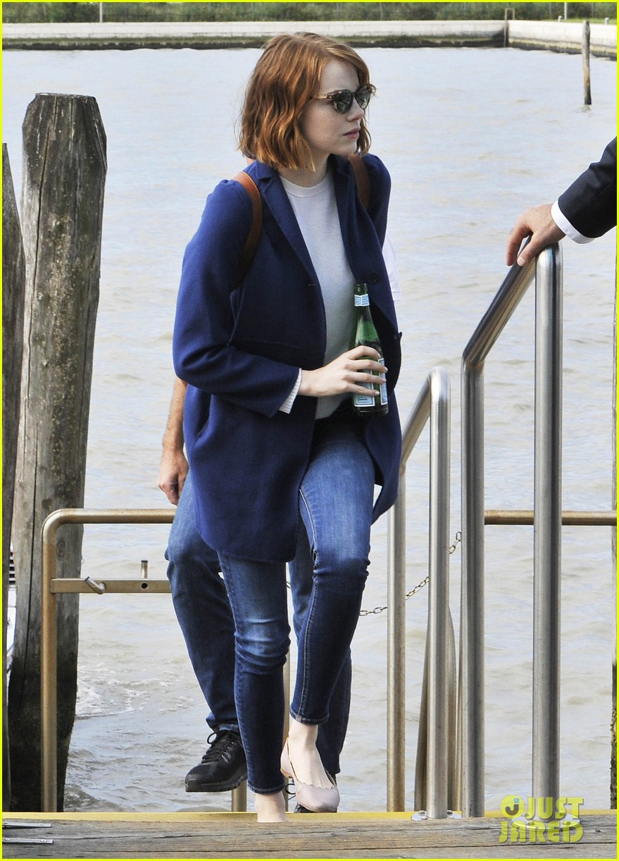 emma stone andrew garfield leave venice after film festival 05