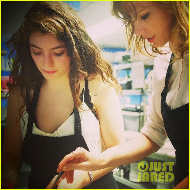 taylor swift lorde take a cooking class3174747