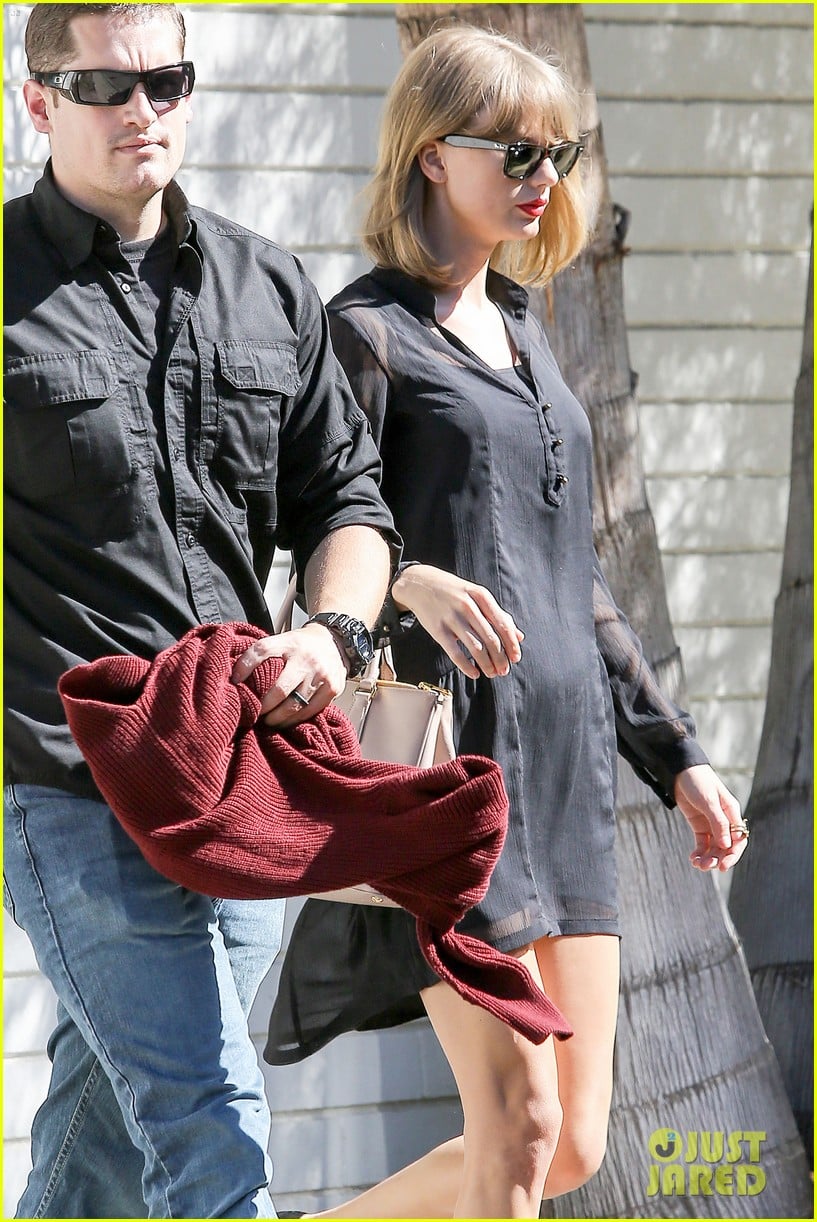 taylor swift steps out after near run in with john mayer 043180335