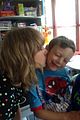 taylor swift visits young cancer patient 04
