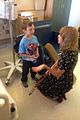 taylor swift visits young cancer patient 07