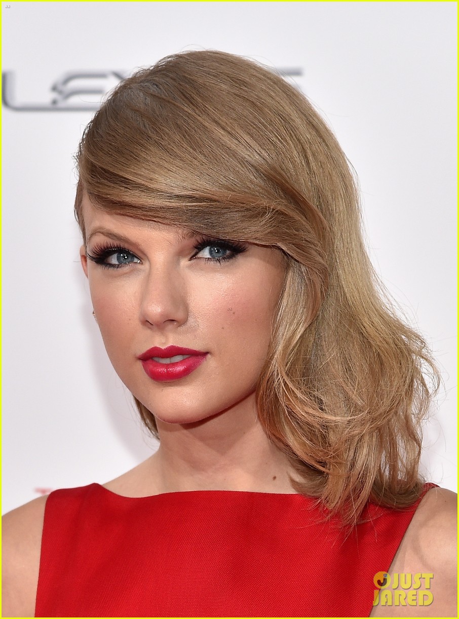 taylor swift the giver nyc premiere 033174795