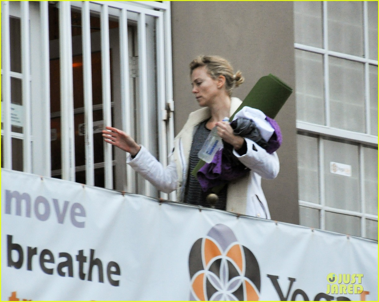 charlize theron tia mowry soulcycle ban 05