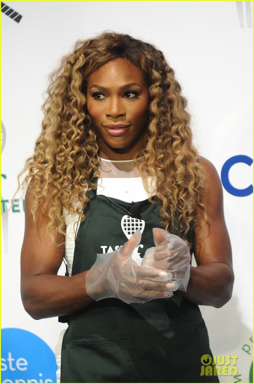 serena williams cooks up a storm at the taste of tennis gala 2014 03