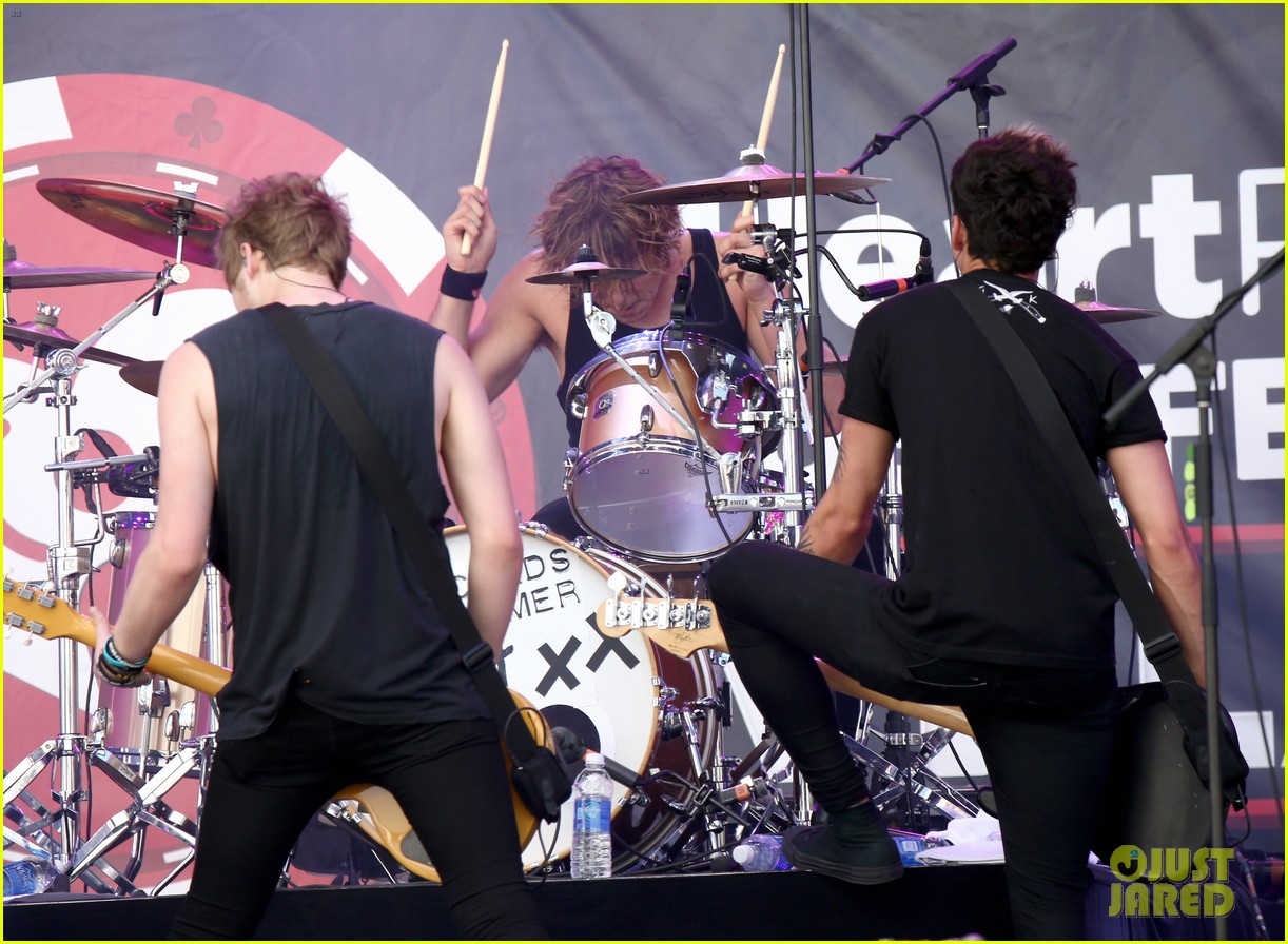 one direction 5 seconds of summer iheartradio music festival 2014 11
