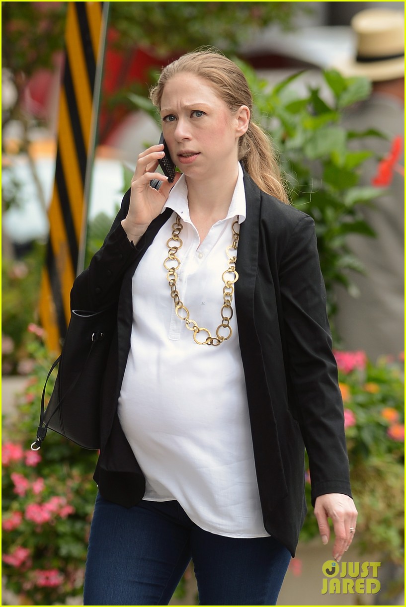 chelsea clinton looks like she could give birth soon 093194200