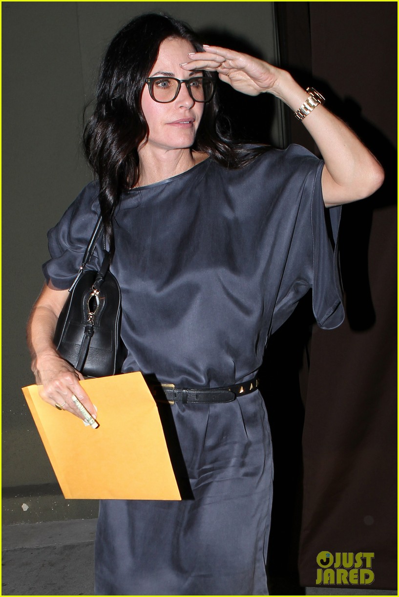 courteney cox dresses up for dinner with the family 093194951