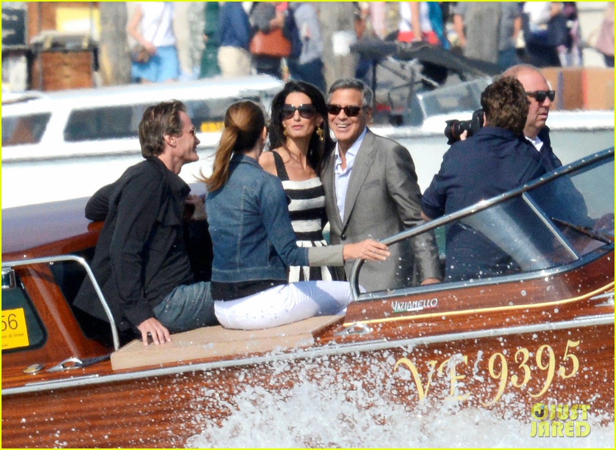 Matt Damon, Cindy Crawford, & Their Significant Others Arrive in Venice(02)