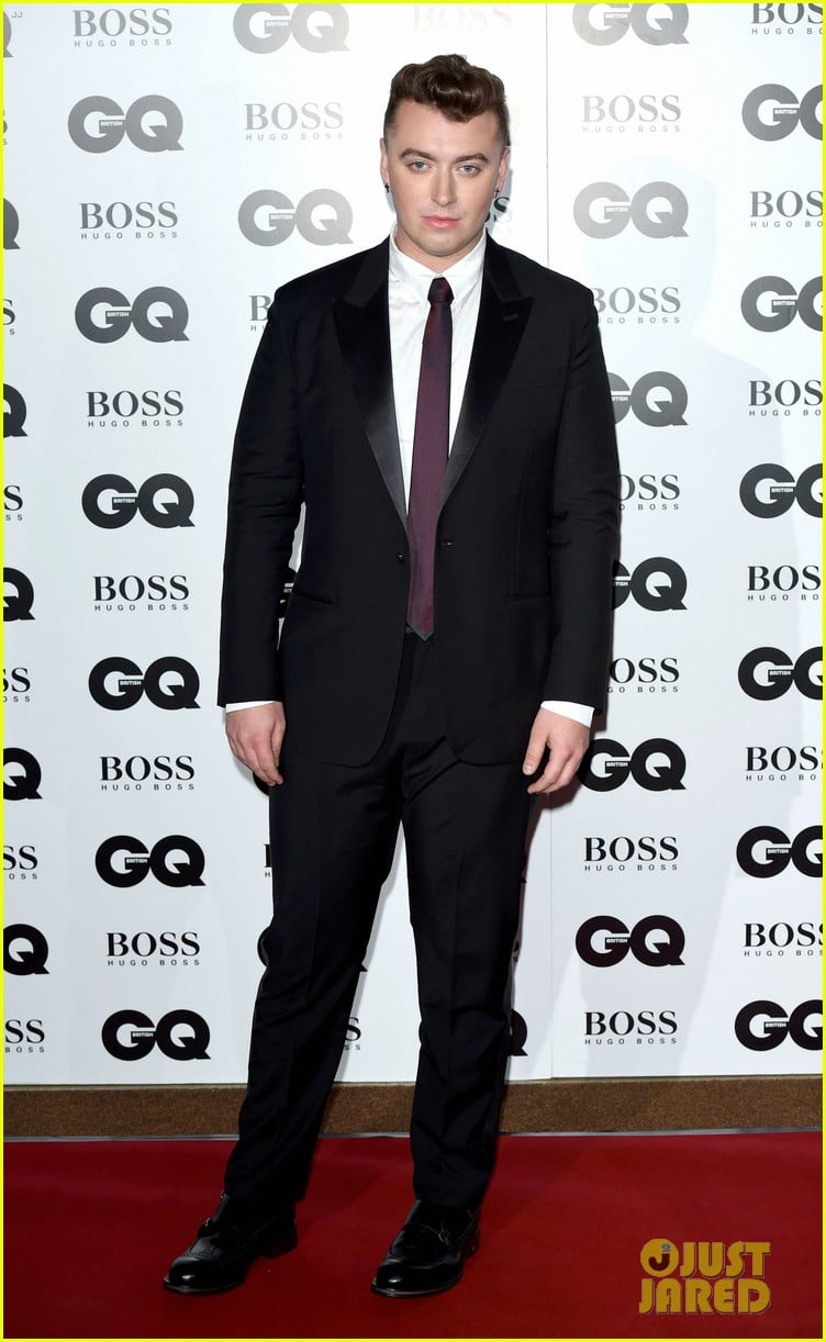johnny depp presents gq men of the year awards 2014 03