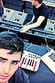 zac efron showcases dj skills for we are your friends 04