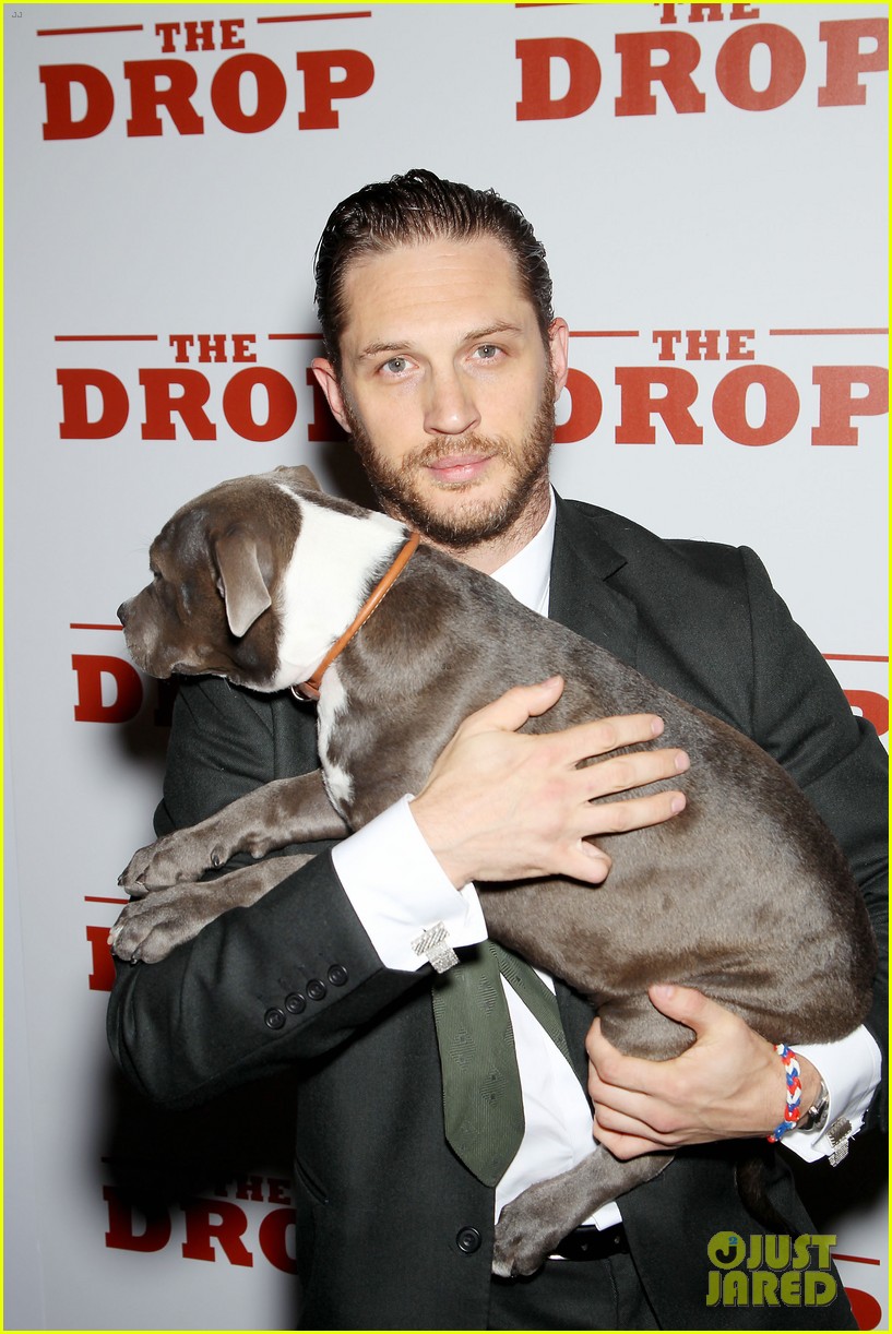 tom hardy gets nice licking at drop nyc premiere 23