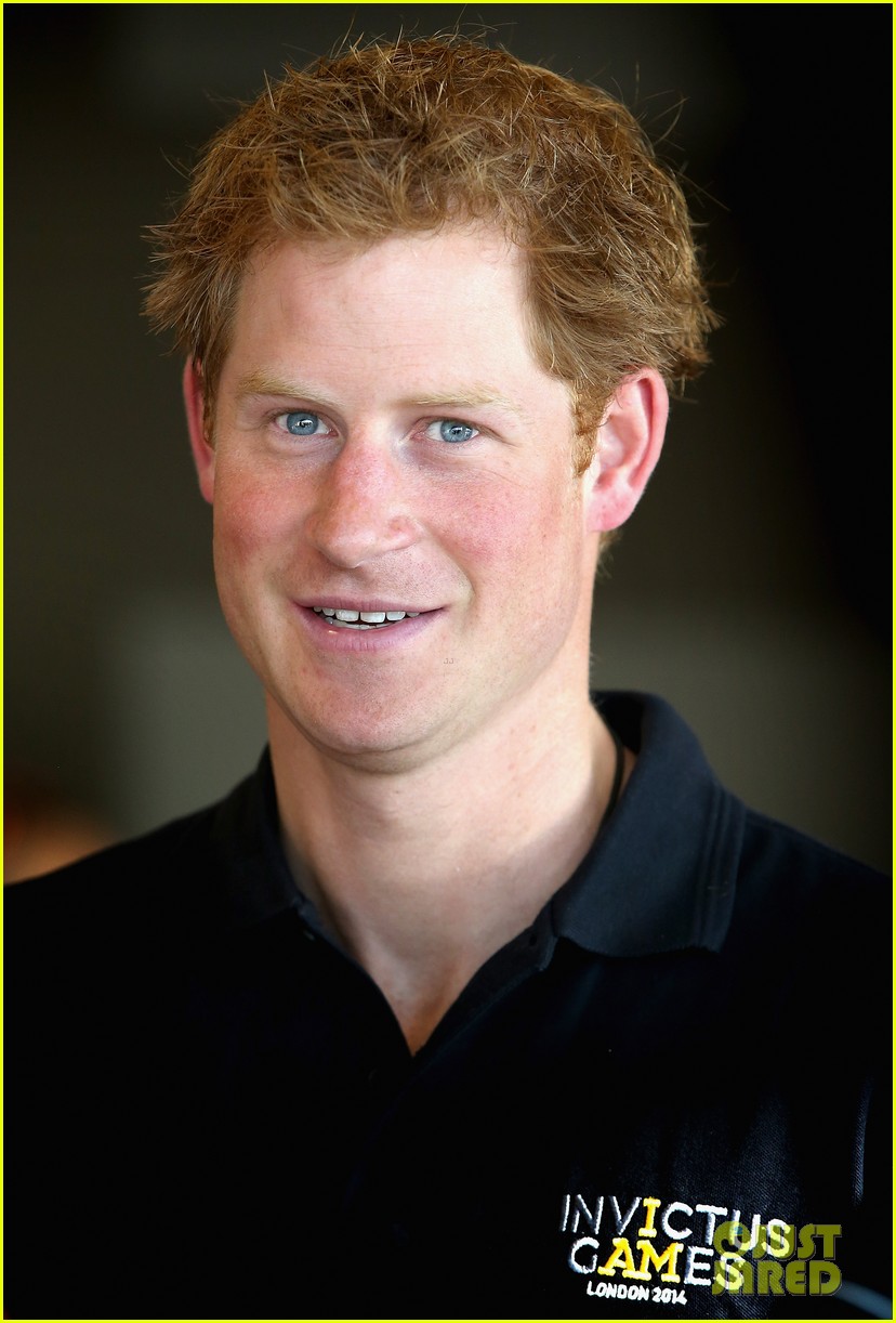 prince harry steps out after brother prince william kate middletons pregnancy news 023192180