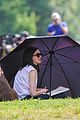 anne hathaway does tai chi in the park with robert de niro 08