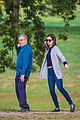 anne hathaway does tai chi in the park with robert de niro 18