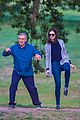 anne hathaway does tai chi in the park with robert de niro 19