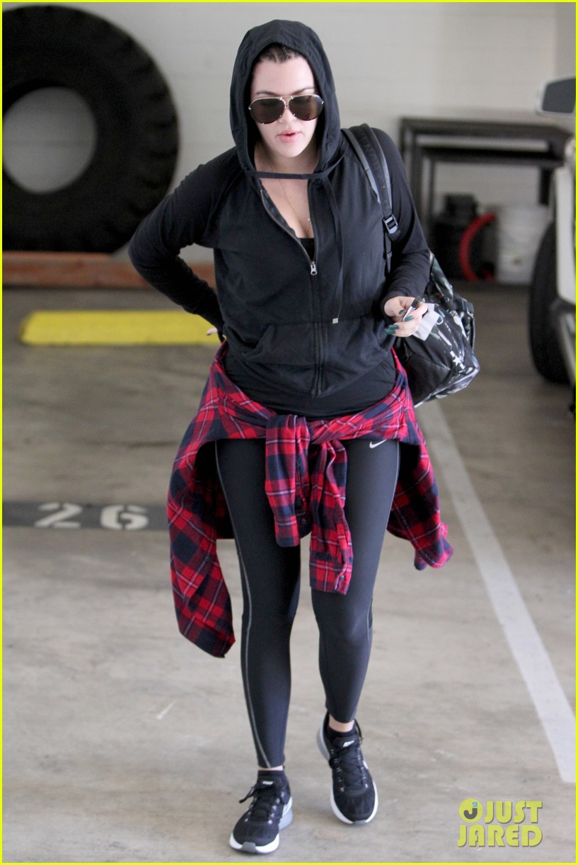 Khloe Kardashian Stays Undercover on Her Way to the Gym! Photo 3198269