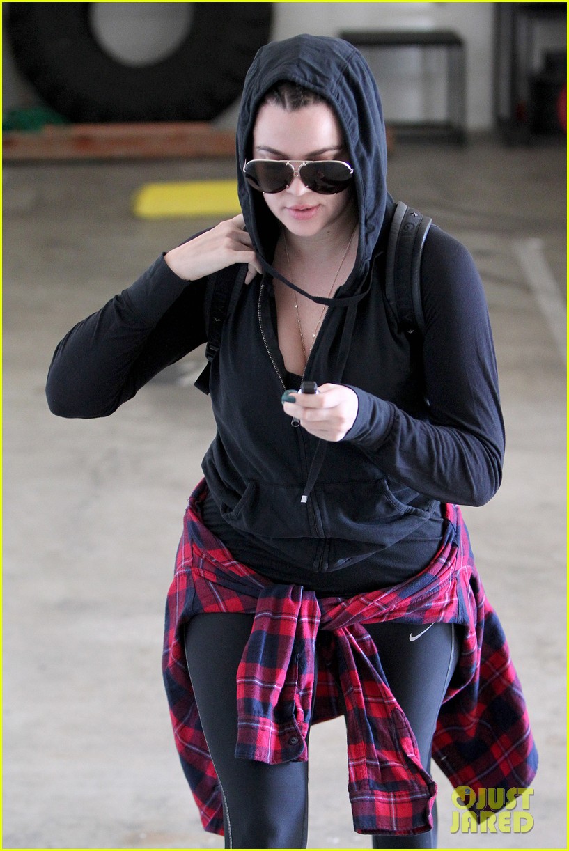 Khloe Kardashian Stays Undercover on Her Way to the Gym! Photo 3198275