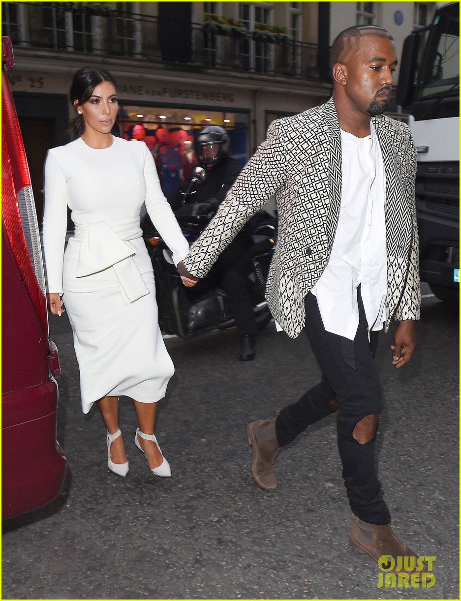 Kim Kardashian & Kanye West Hold Hands for London Date Photo 3203278(01)