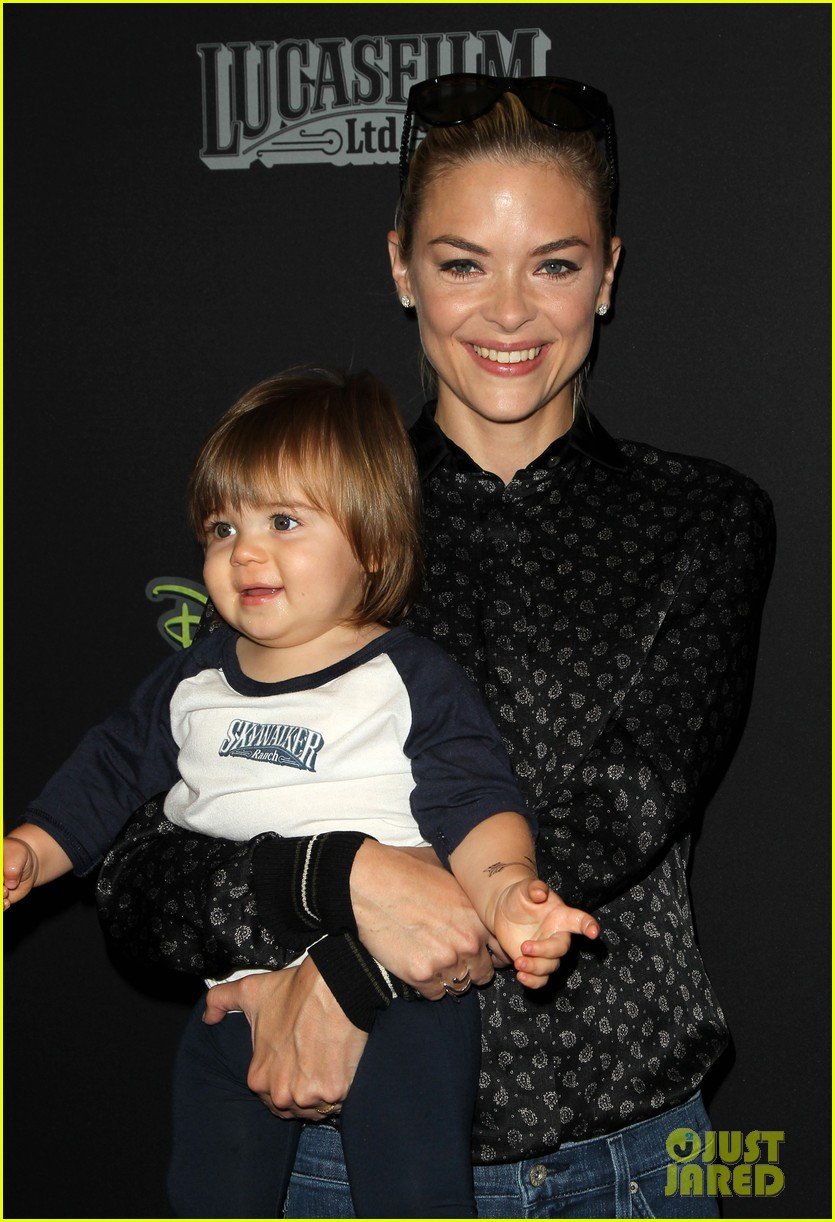 jaime king brings son james knight to star wars rebels event 023206067