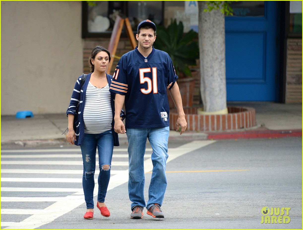 pregnant mila kunis ashton kutcher are expecting baby any day 01