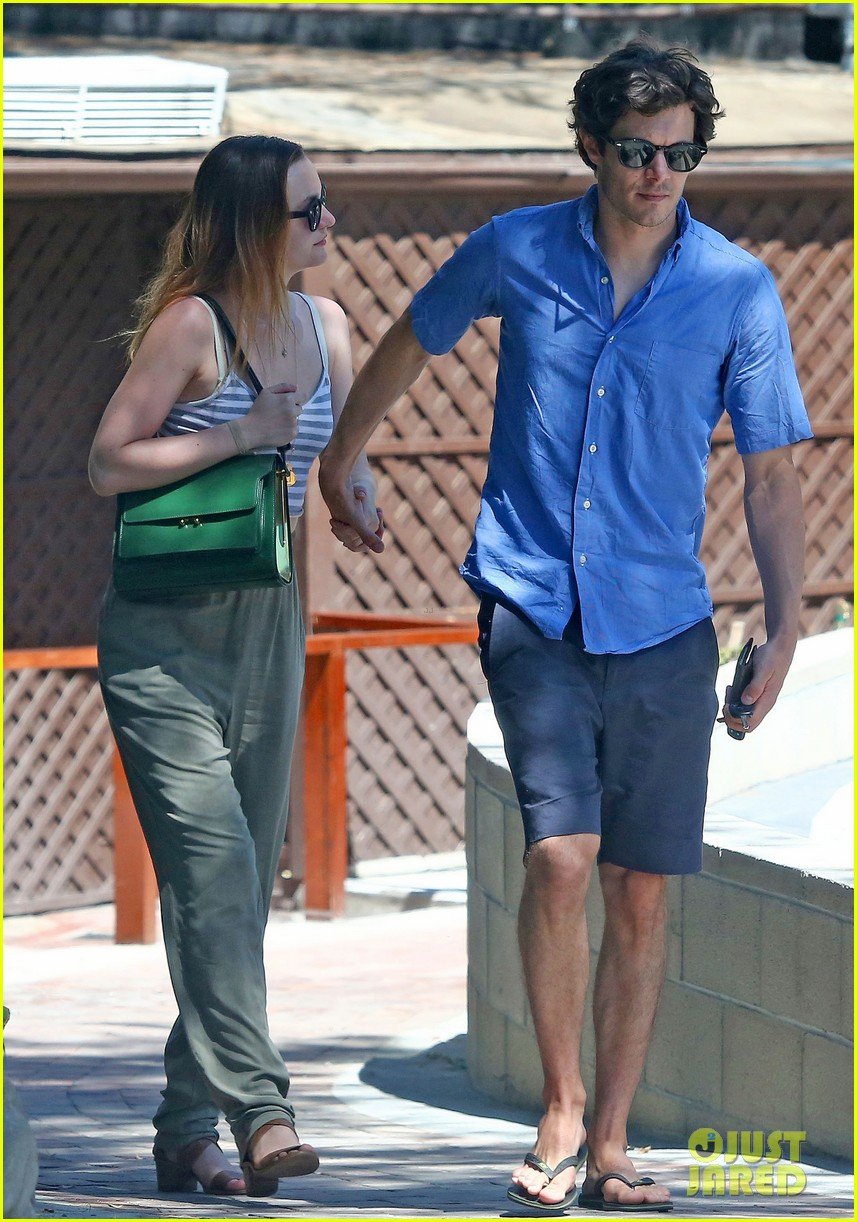 leighton meester adam brody share sweet embrace after lunch 083187292