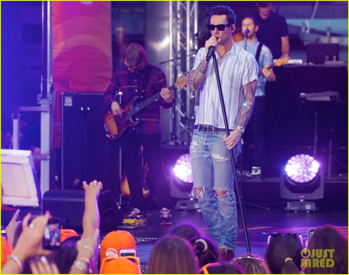 adam levine performs maps with maroon 5 today show 10