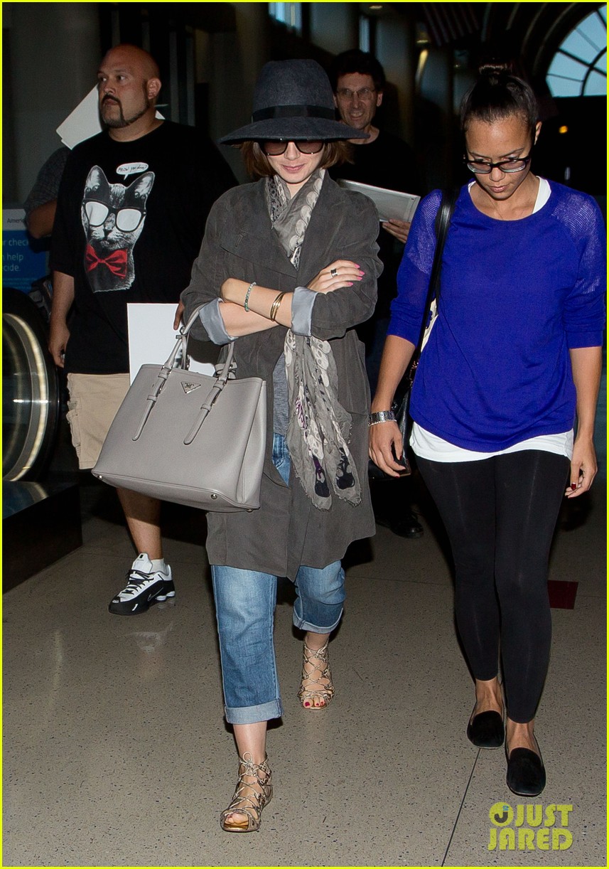 lily collins returns to states in style 033203876