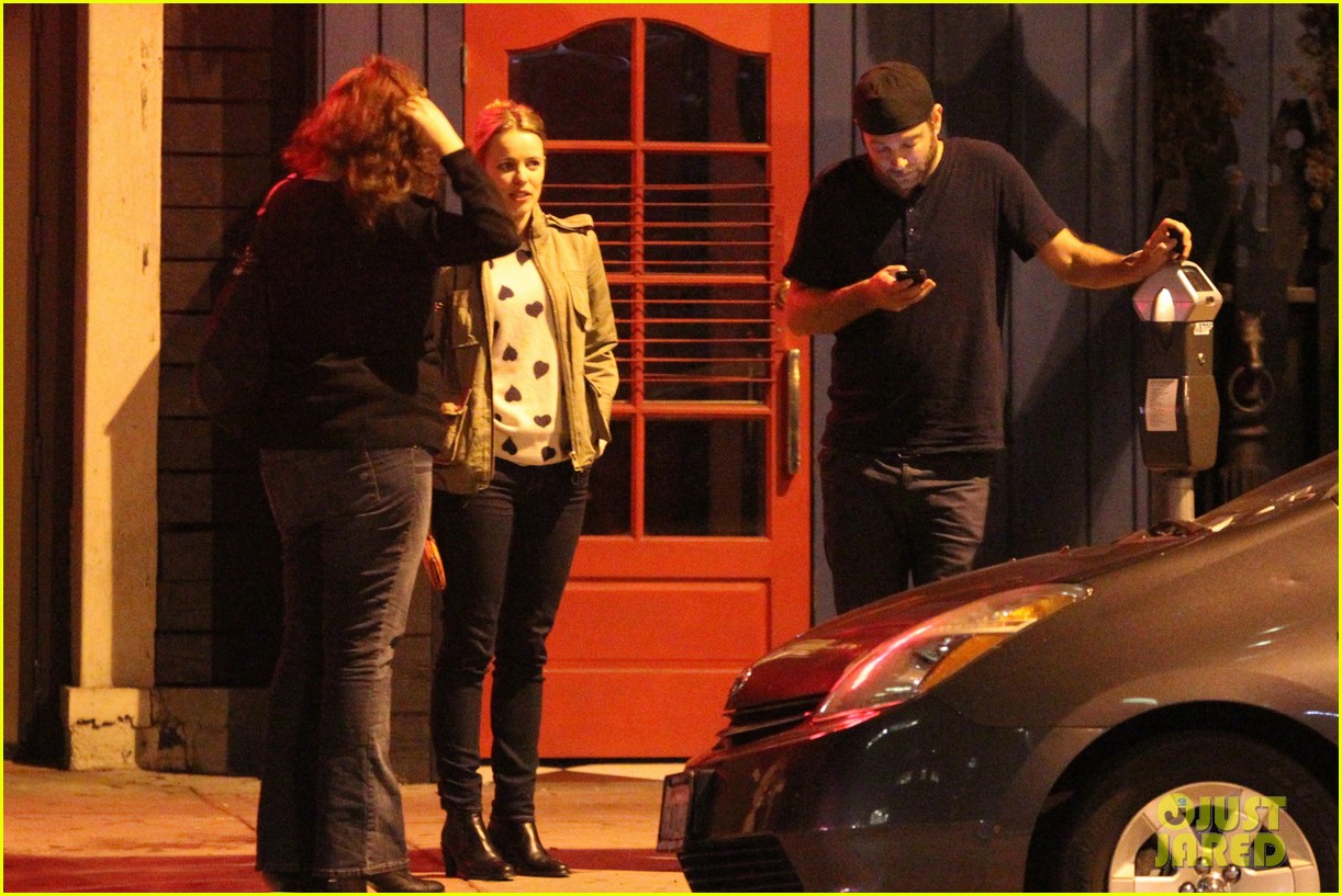 rachel mcadams dines out at dominicks with friends 133202308